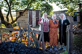 Єгорівка. Кравець Євдокія Степанівна, Дзюба Євдокія Іванівна, Дорош Марія Дмитрівна. Фото Євген Малолєтка