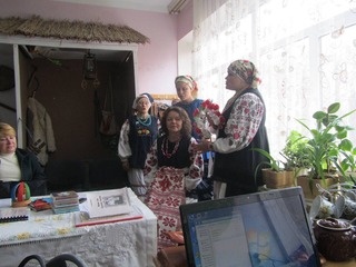 Волноваха. Ірина Крюченко показує обряд весілля, 2016