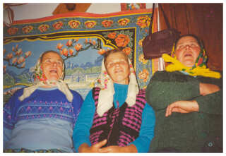 in the house of Eva Panasivna Hrytsiuk. From left: Olha Hrytsiuk, Ulyana Kuzlo, and Olha Hrytsiuk. Lisove, 1993. Photo I. Wichowska