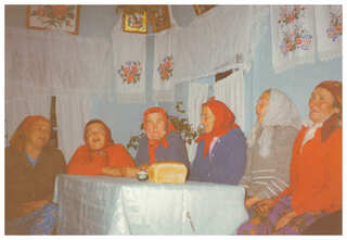 Maria Yevkhymets, Nina Kuzlo, Hanna Kholodko, Paraska Voitovych, Maria Poshokhovych, and Maria Krupko. Svarytsevychi, 1993