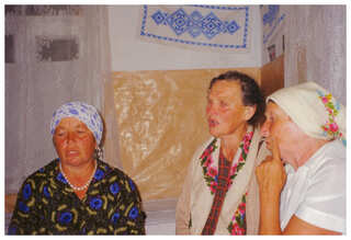 Nina Reva, Tetiana Kryvenko, Halyna Popko. Kriachkivka, 1999