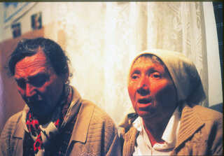 Tetiana Kryvenko and Halyna Popko, Kriachkivka, 1999. Photo by Andre Erlen